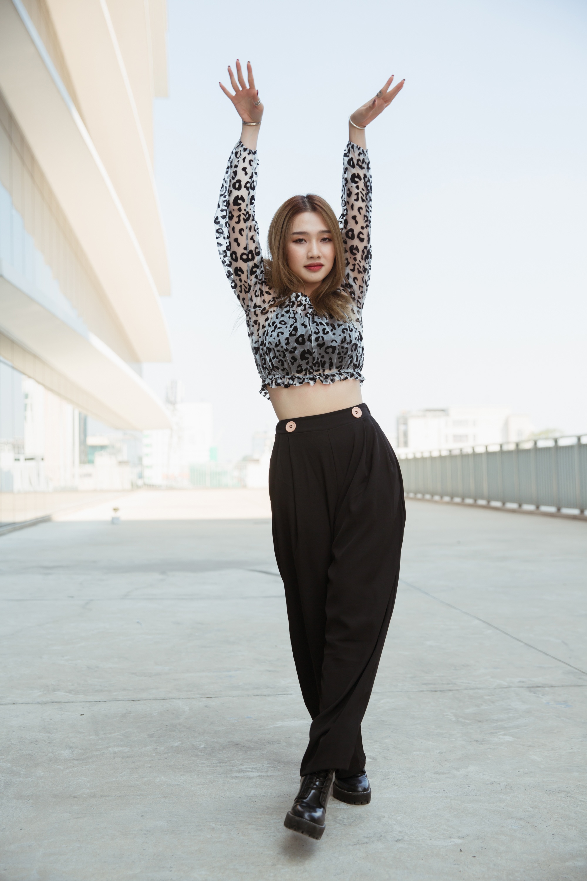 ca si viet ra mat o han anh 12