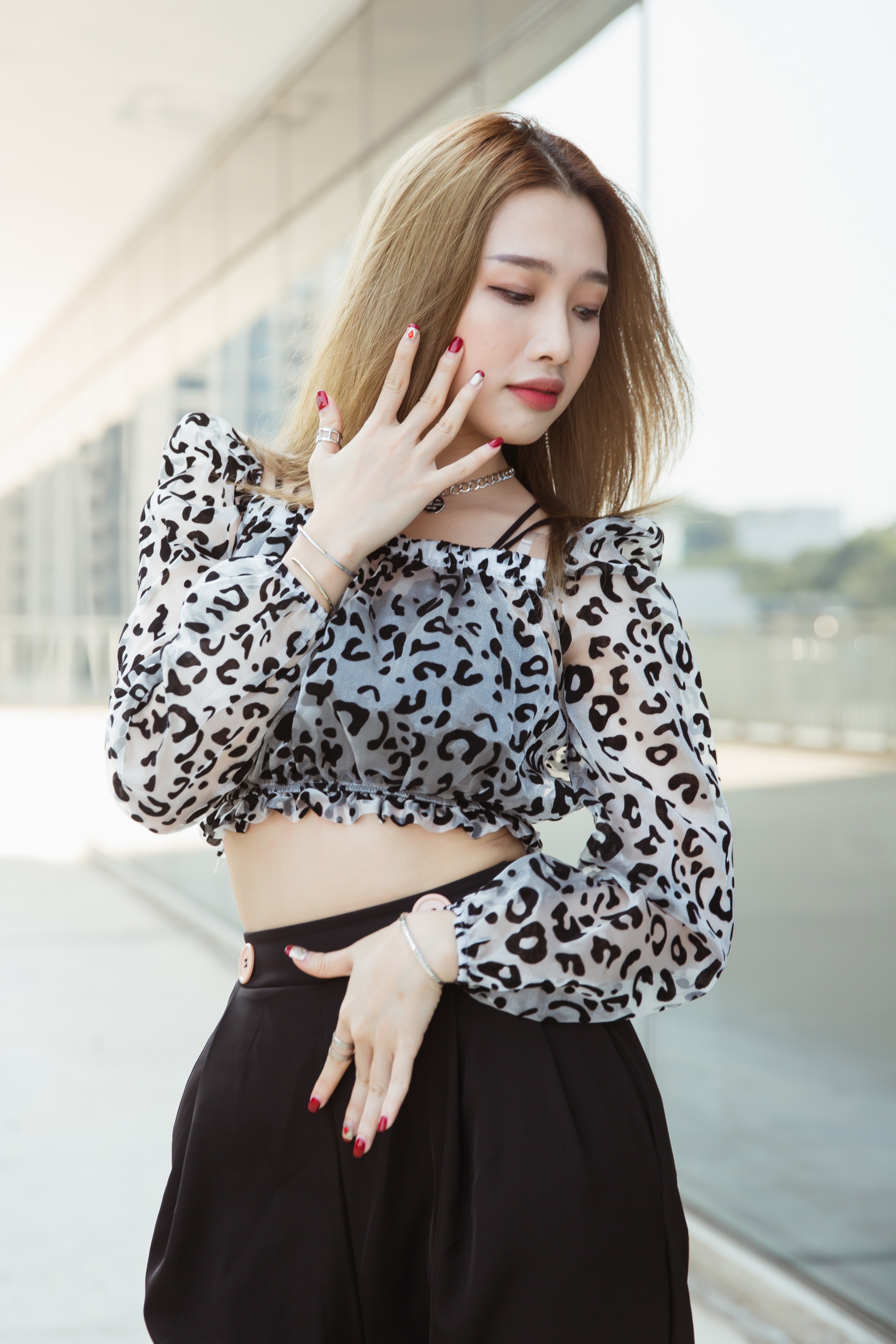 ca si viet ra mat o han anh 6