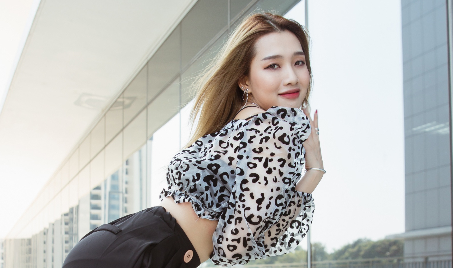 9X Viet nhin an den ngat xiu de co ngoai hinh dep khi lam ca si o Han hinh anh