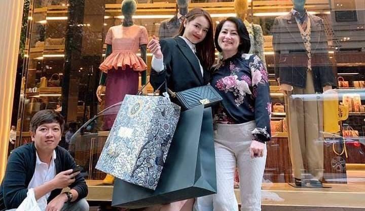 Truong Giang, Nha Phuong du lich nuoc ngoai cung nhom ban hinh anh