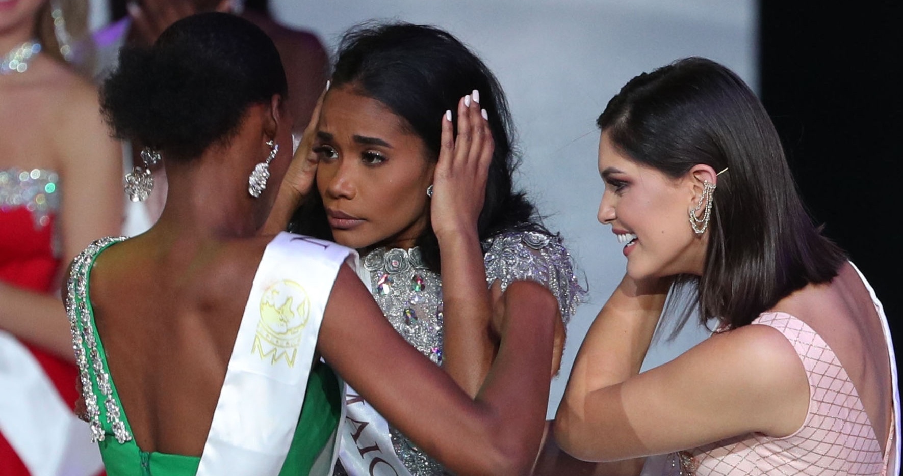 Nguoi dep Jamaica hoang mang khi dang quang Miss World 2019 hinh anh