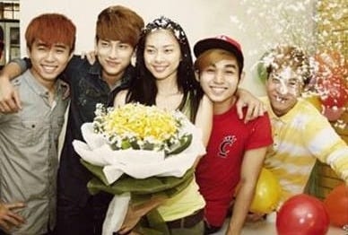 Ngo Thanh Van dang anh ngay Jun Pham, Isaac moi ra mat hinh anh