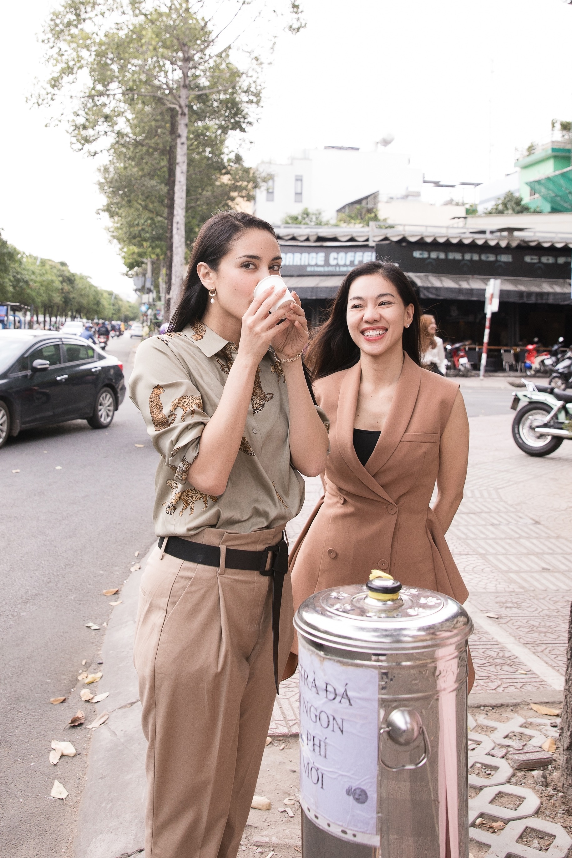megan young ăn phở uống trà đá ảnh 11 megan young an pho uong tra da anh 11