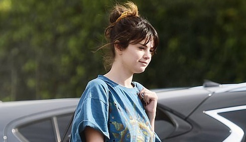 Selena Gomez de mat moc dao pho hinh anh