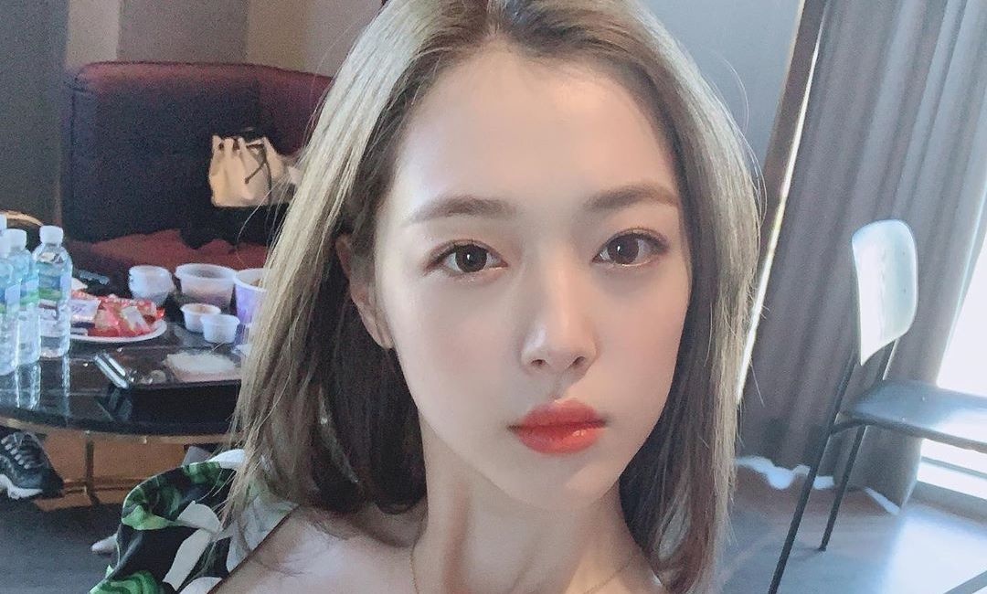 Fan chup anh, quay phim va quay ray mo phan cua Sulli gay phan no hinh anh