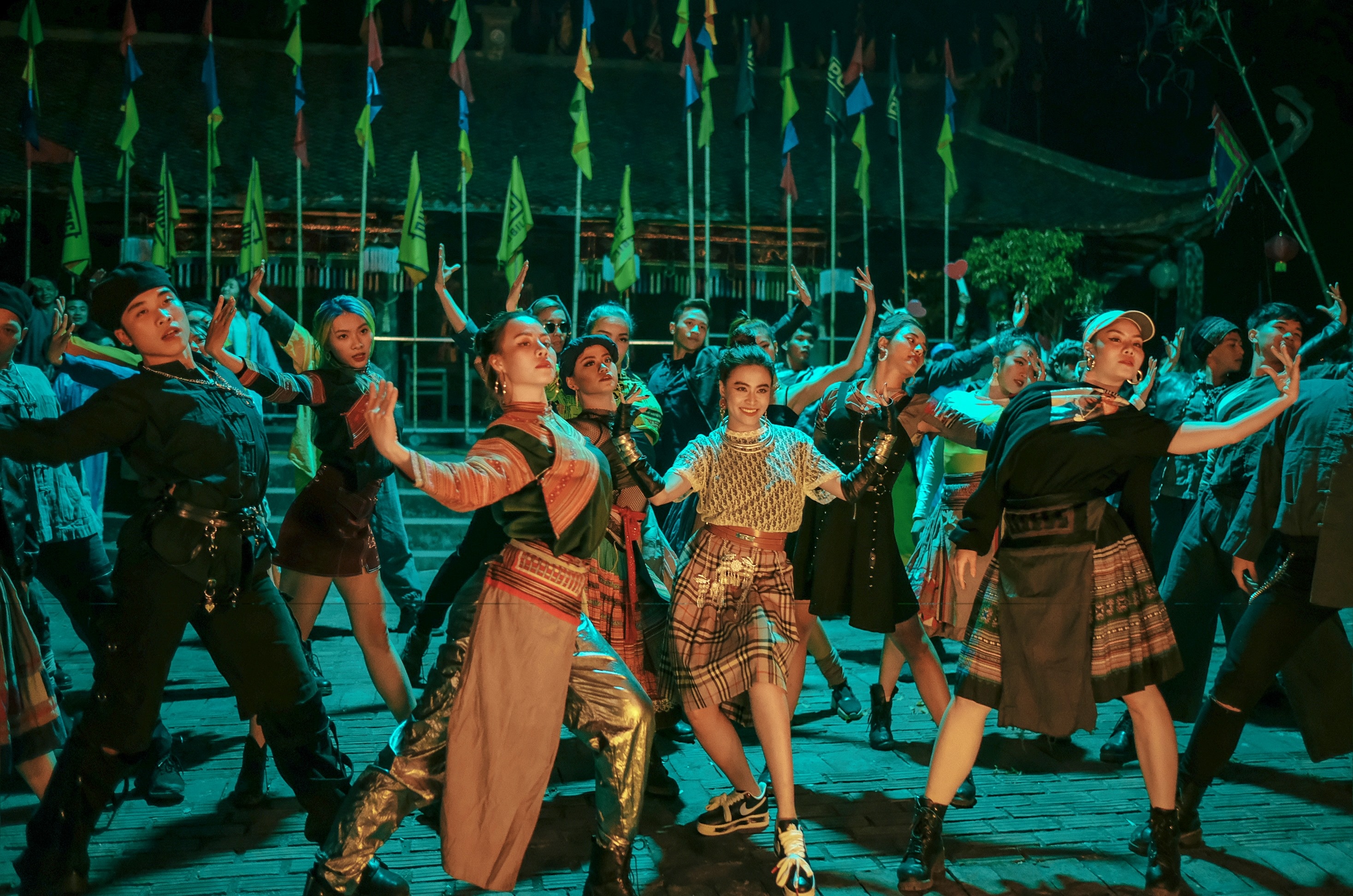 hoang thuy linh hang hieu anh 1