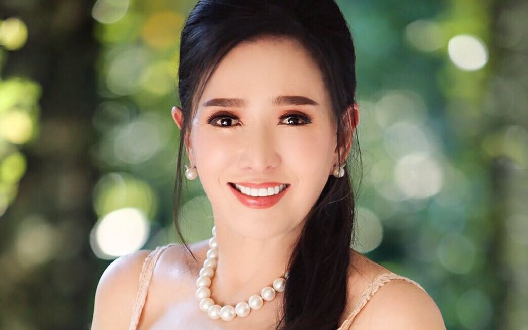 Ve ngoai tre trung cua Hoa hau Hoan vu 72 tuoi hinh anh
