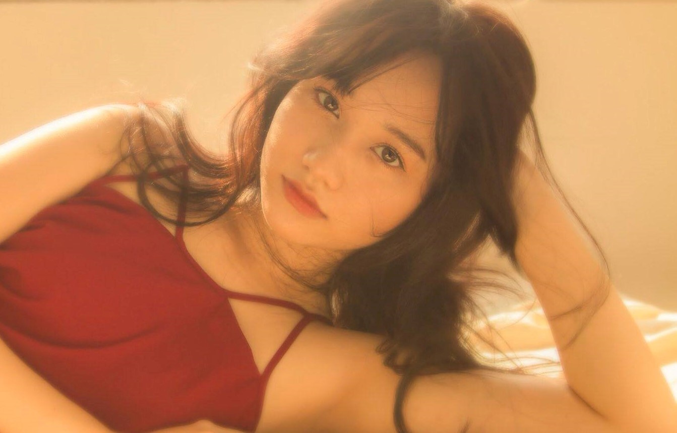 Truc Anh 'Mat biec' va nhung lan mac goi cam hinh anh