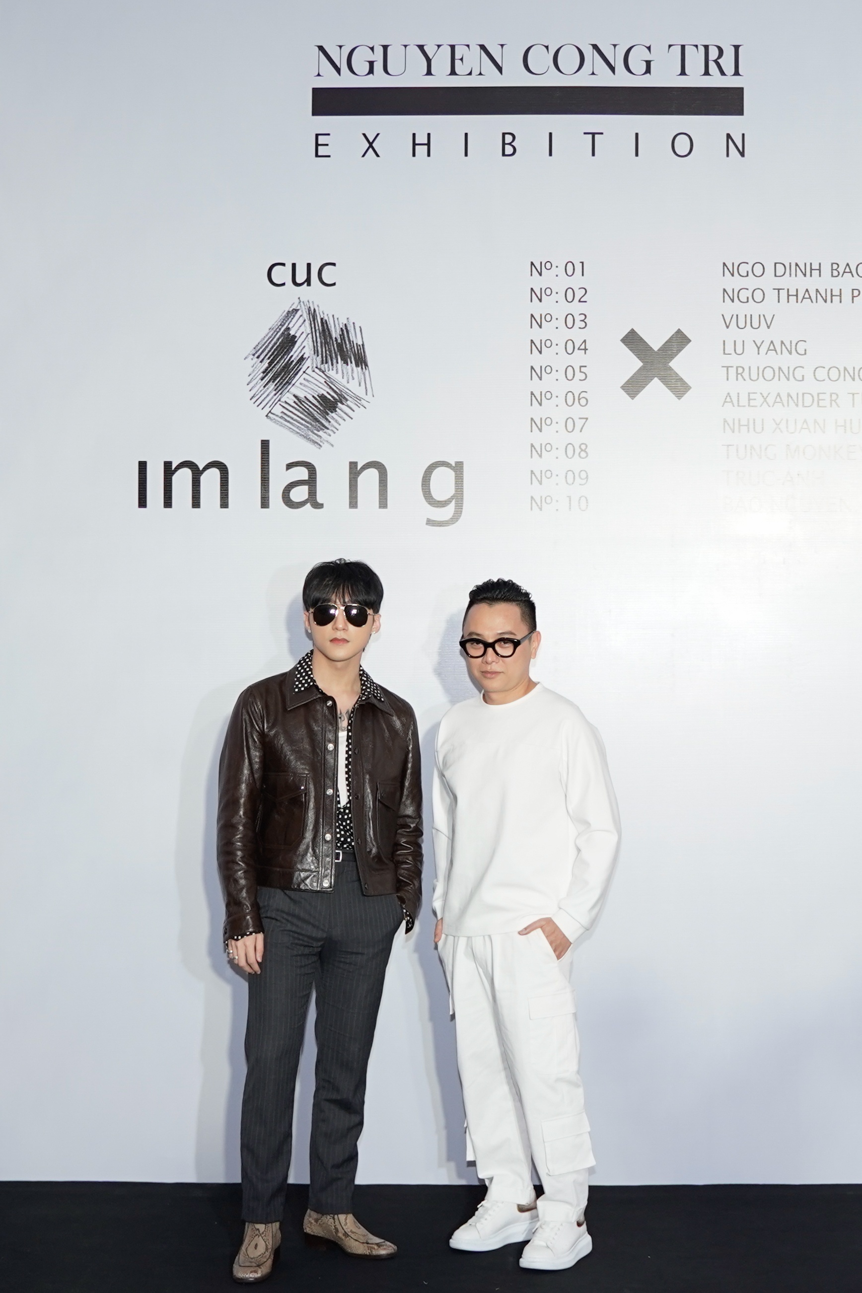 son tung tham du buoi trien lam cong tri anh 2