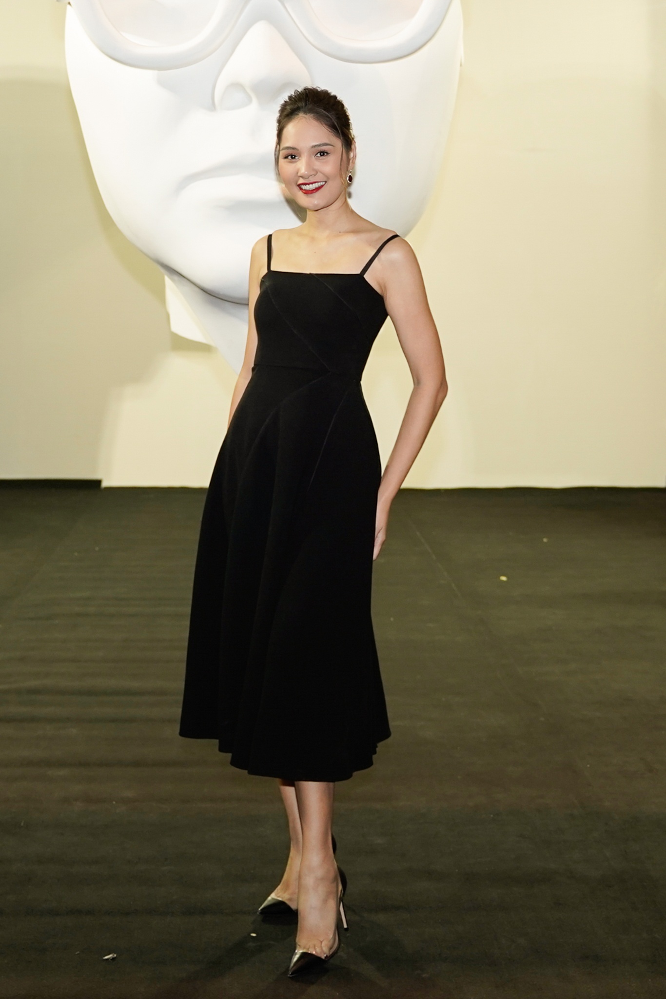 sao việt xem triển lãm nghệ thuật công trí ảnh 17 sao viet xem trien lam nghe thuat cong tri anh 17