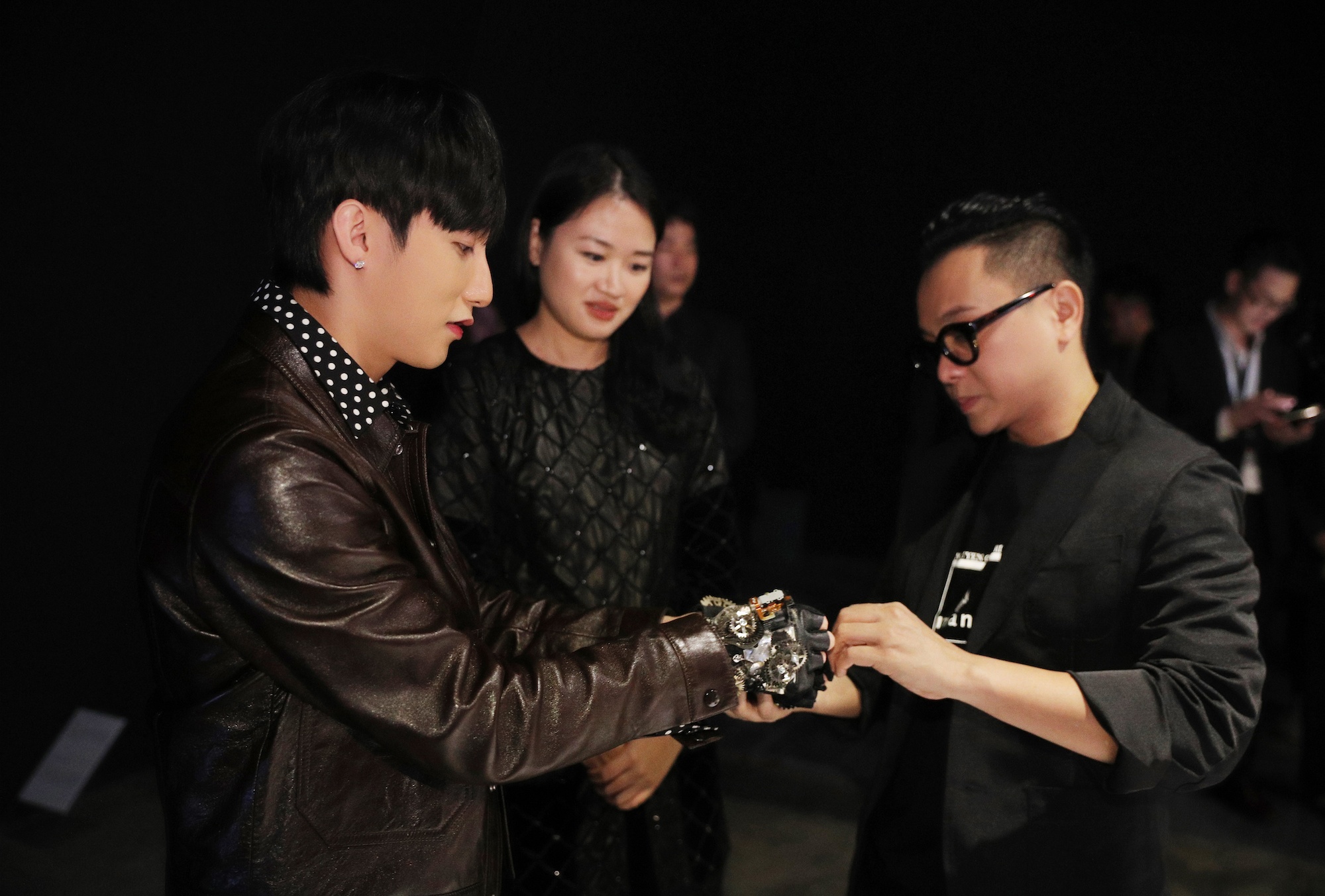 son tung tham du buoi trien lam cong tri anh 7