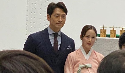 Anh Bi Rain - Kim Tae Hee trong dam cuoi em trai hinh anh