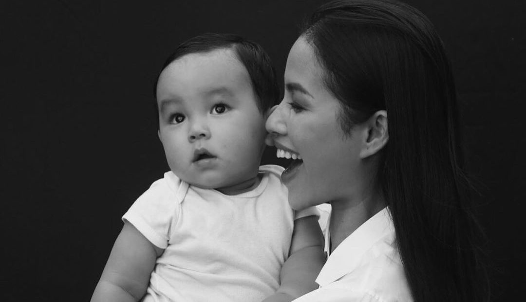 Pham Huong rang ro ben con trai hinh anh