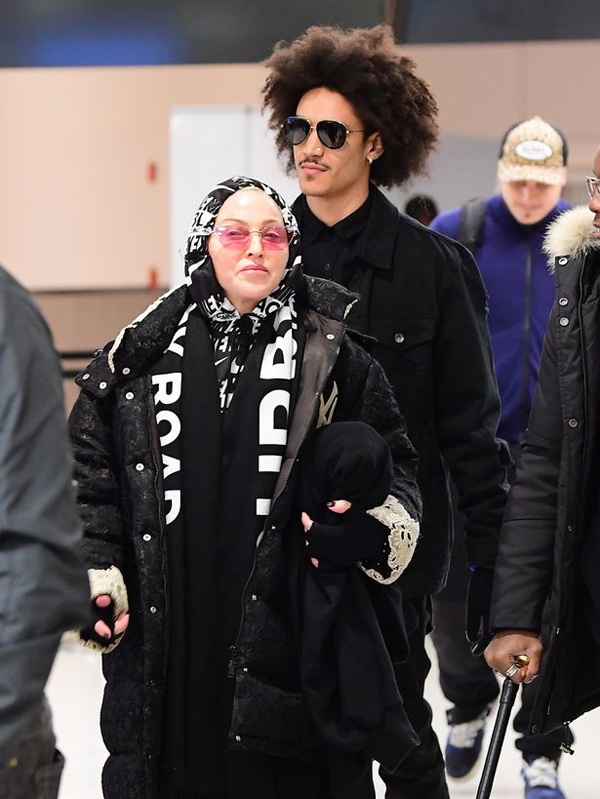 ban trai kem 36 tuoi madonna anh 1