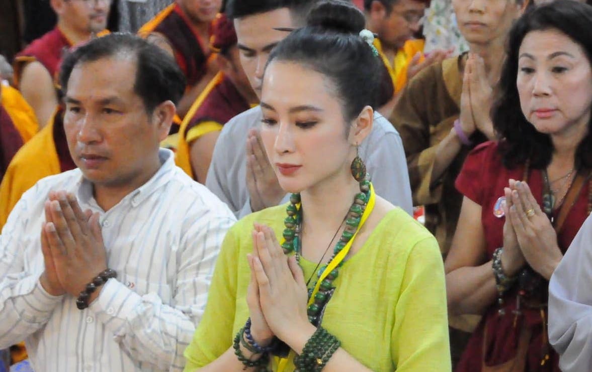 Angela Phuong Trinh quyet dinh an chay tron doi hinh anh