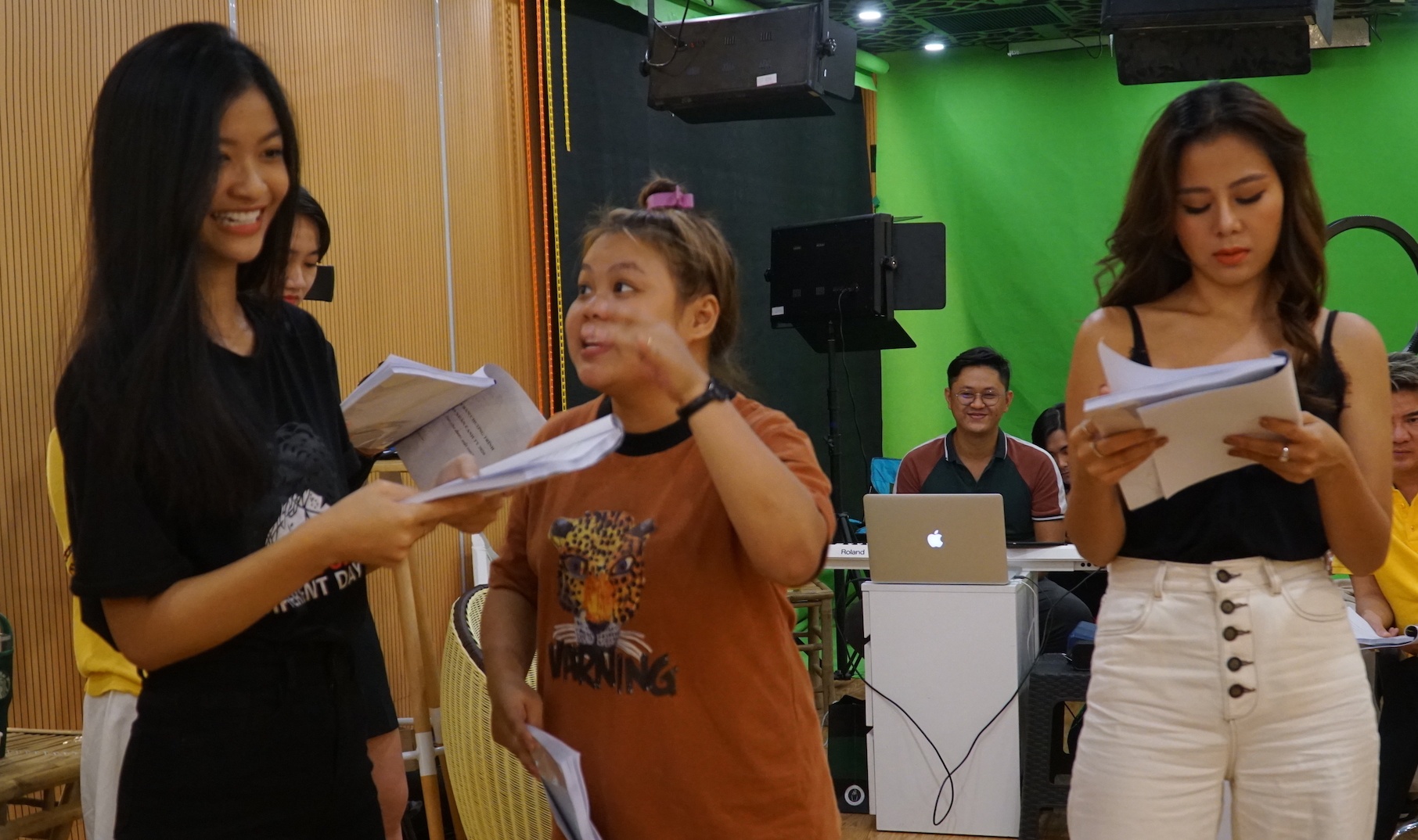 Hau truong dan nghe si mien Nam tap luyen Tao Xuan Canh Ty hinh anh