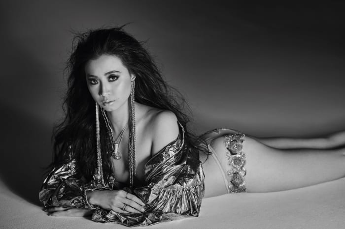 mau nu goc viet len bia tap chi maxim anh 5