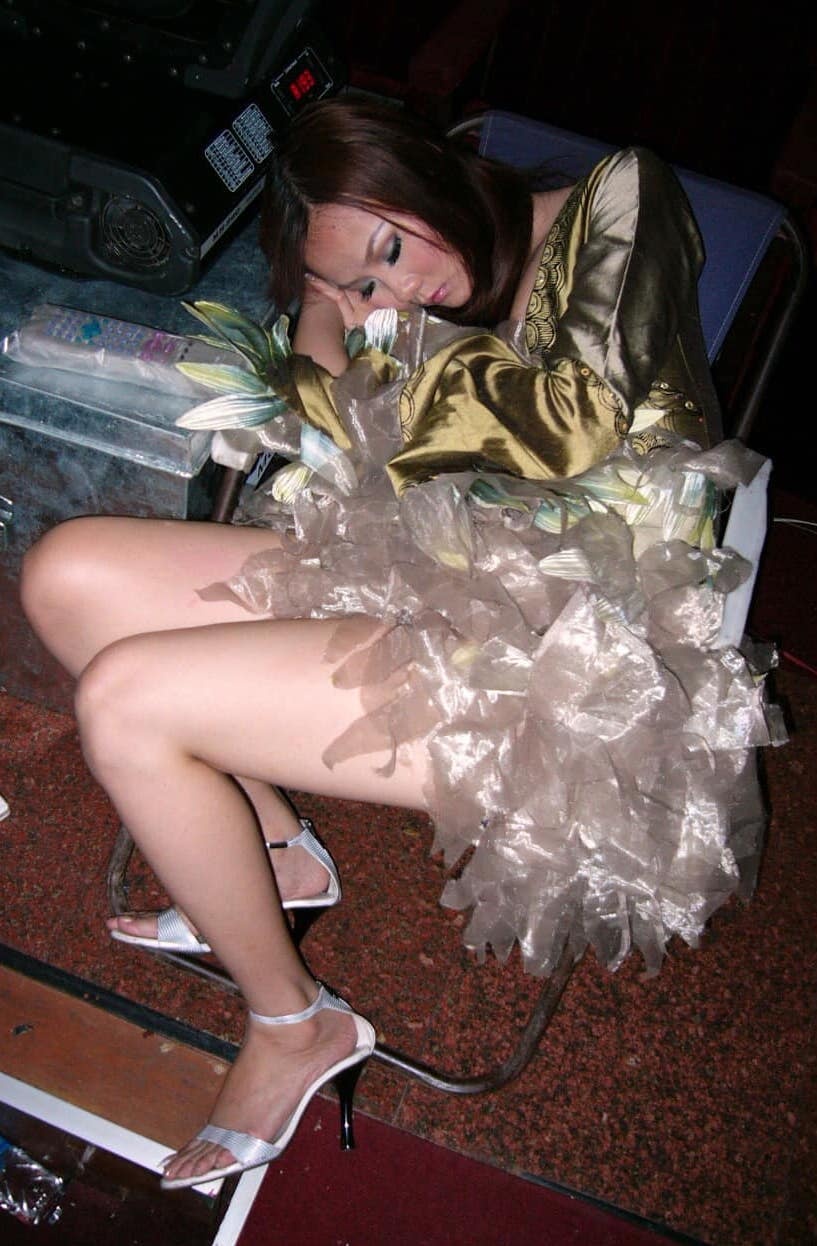 hau truong phim nhung co gai chan dai anh 14