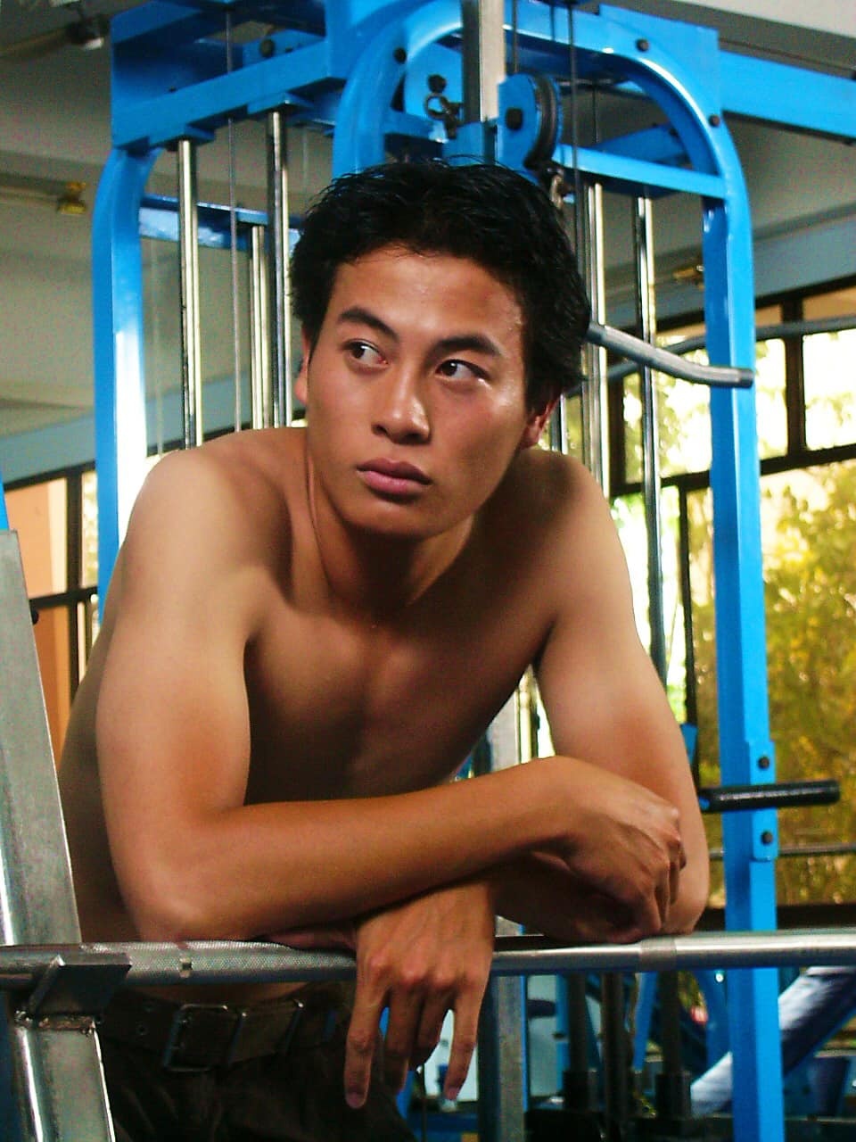 hau truong phim nhung co gai chan dai anh 17