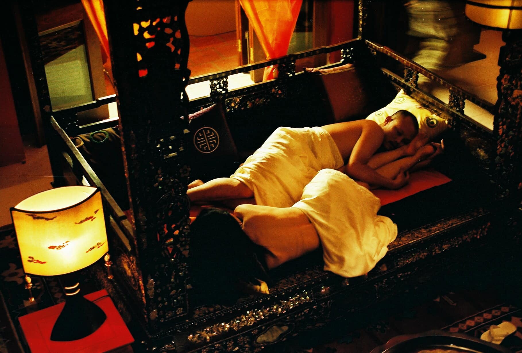 hau truong phim nhung co gai chan dai anh 6