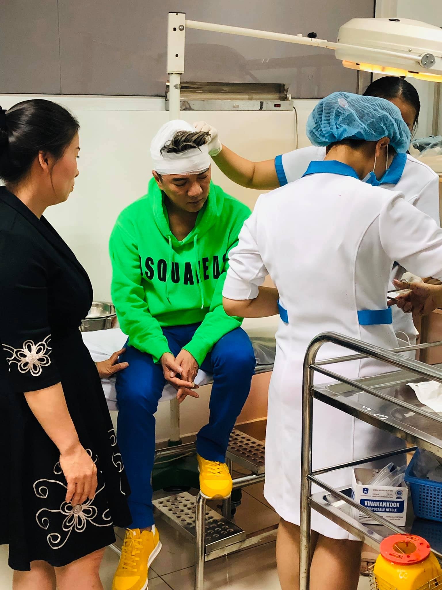 đàm vĩnh hưng bị chảy máu đầu ảnh 2 dam vinh hung bi chay mau dau anh 2