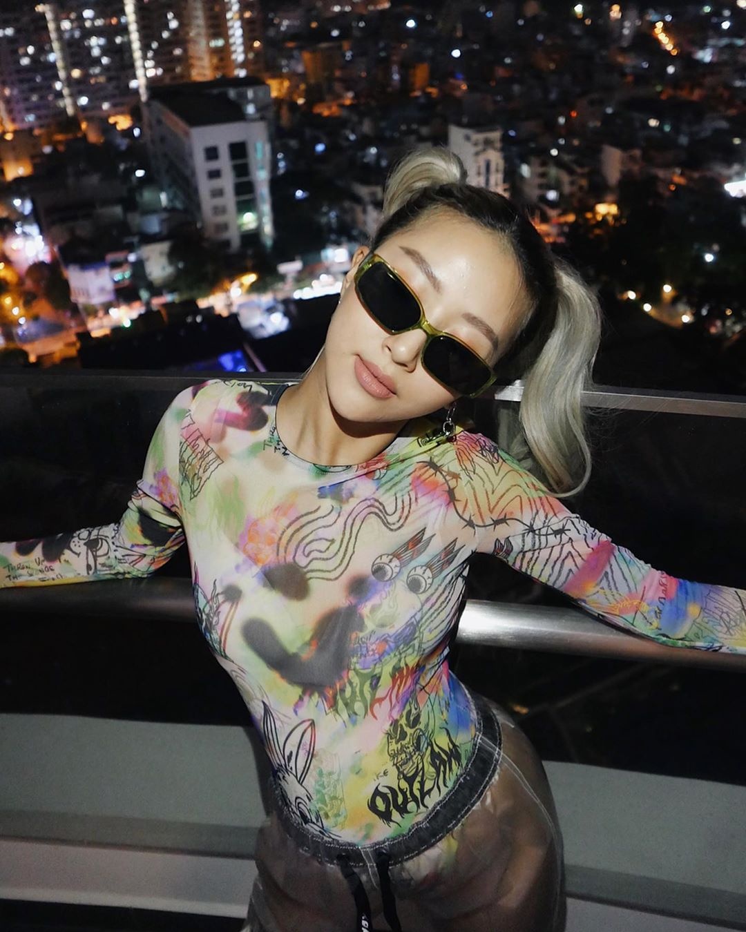 quynh anh shyn mac quan trong suot anh 1