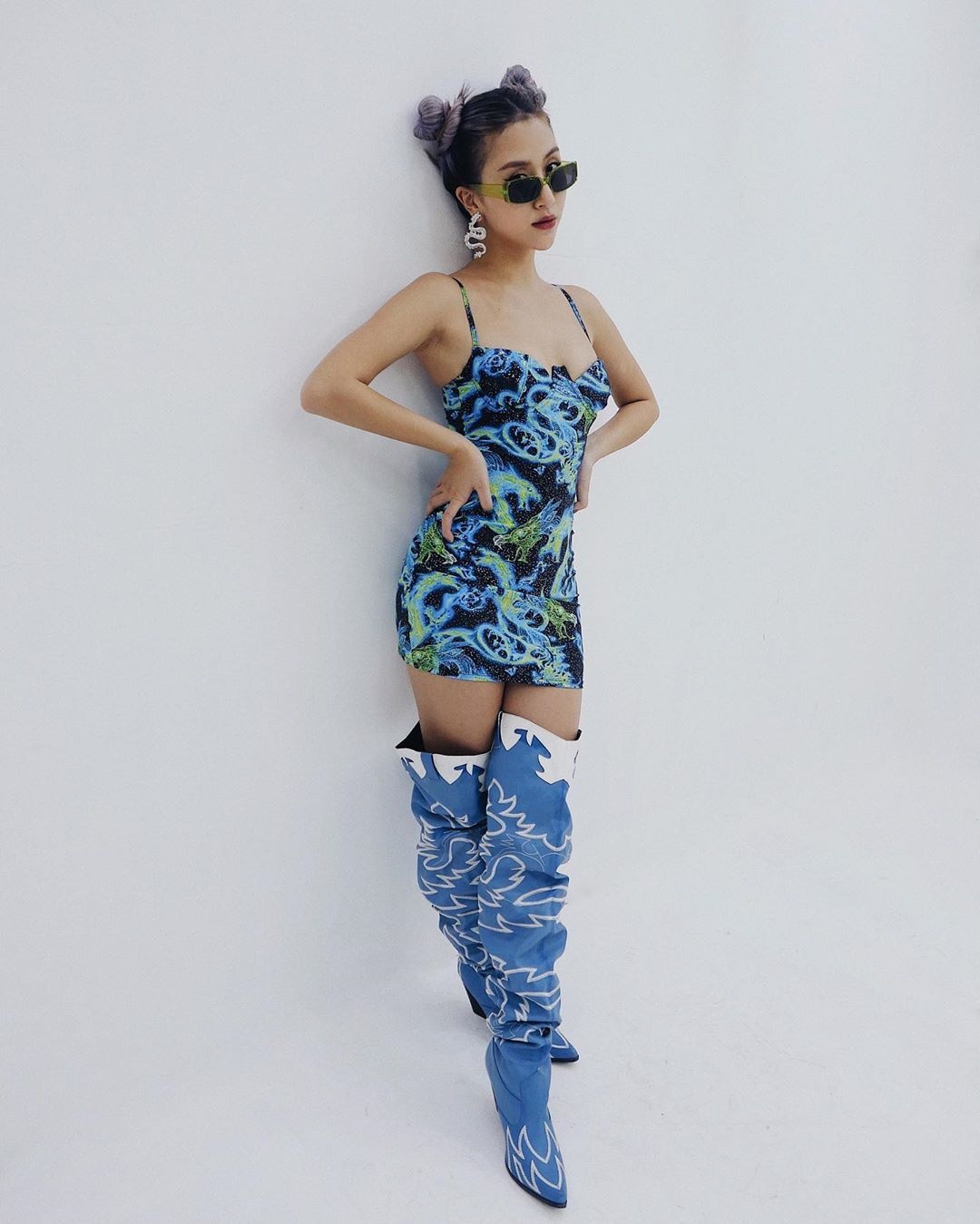 quynh anh shyn mac quan trong suot anh 8