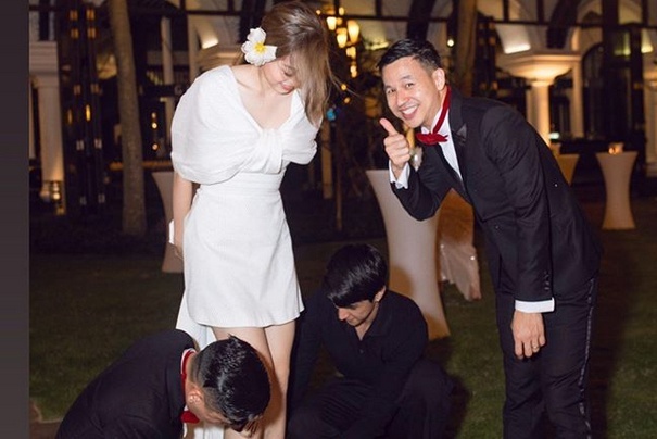 Binh An sua vay, chinh giay cho A hau Phuong Nga hinh anh