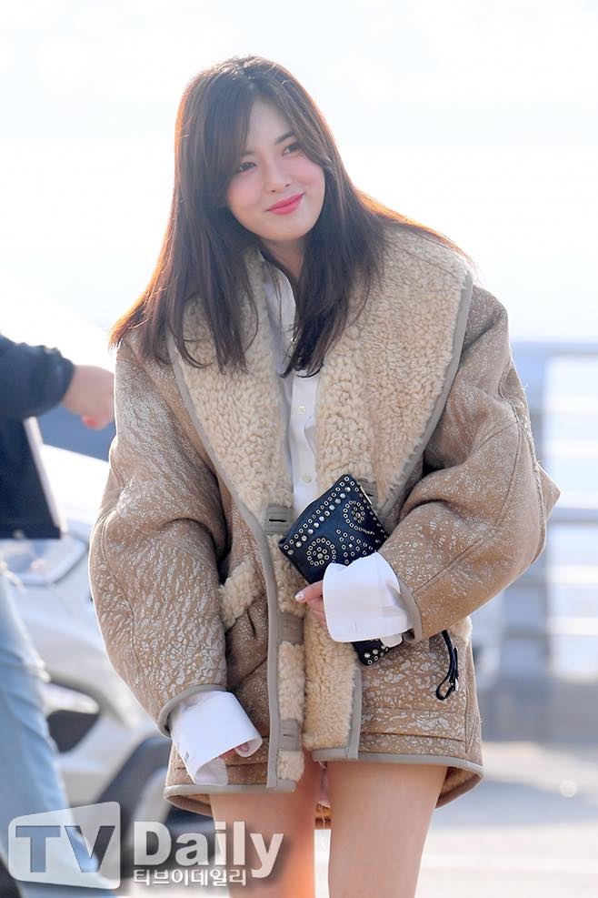 hyuna mua đồ ăn cửa hàng tiện lợi ảnh 12 hyuna mua do an cua hang tien loi anh 12