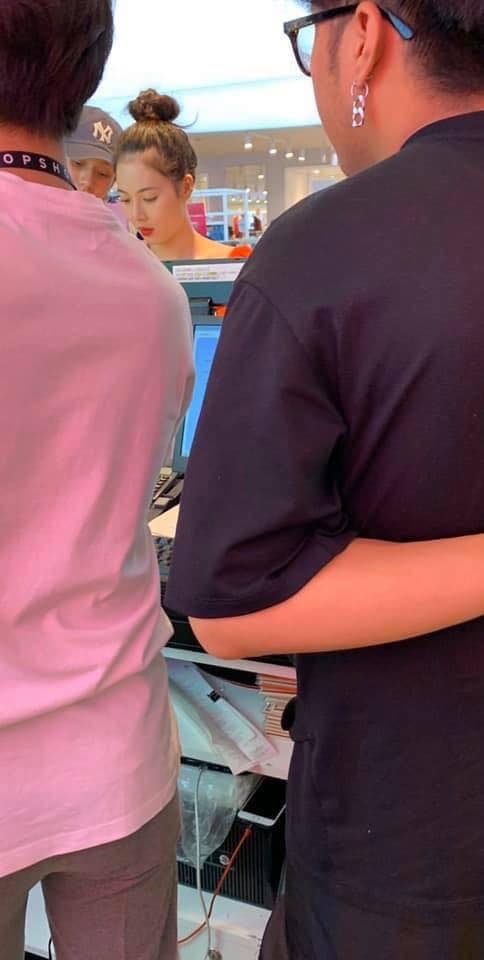 hyuna mua đồ ăn cửa hàng tiện lợi ảnh 9 hyuna mua do an cua hang tien loi anh 9