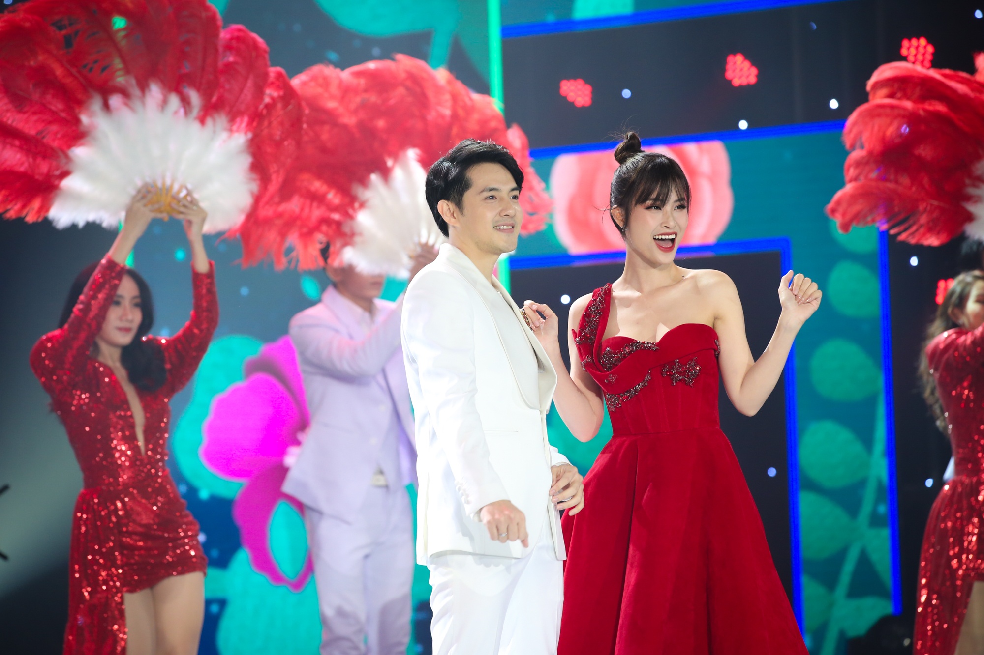 Dong Nhi ong cao thang anh 1