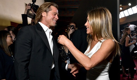 Brad Pitt khoc khi Jennifer Aniston thang giai hinh anh