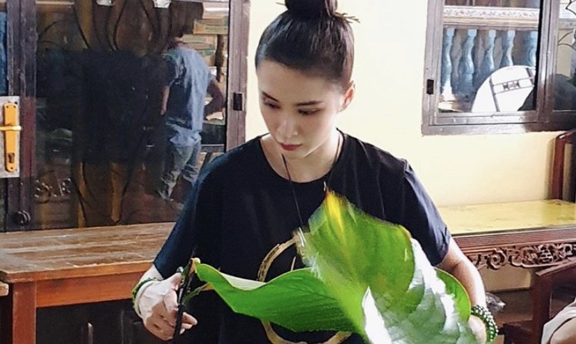 Angela Phuong Trinh goi banh chung, Duc Phuc sam hang hieu ngay Tet hinh anh