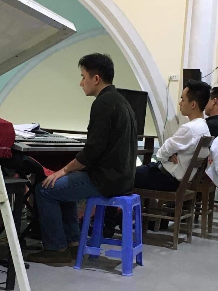 phan manh quynh danh dan nha tho anh 1