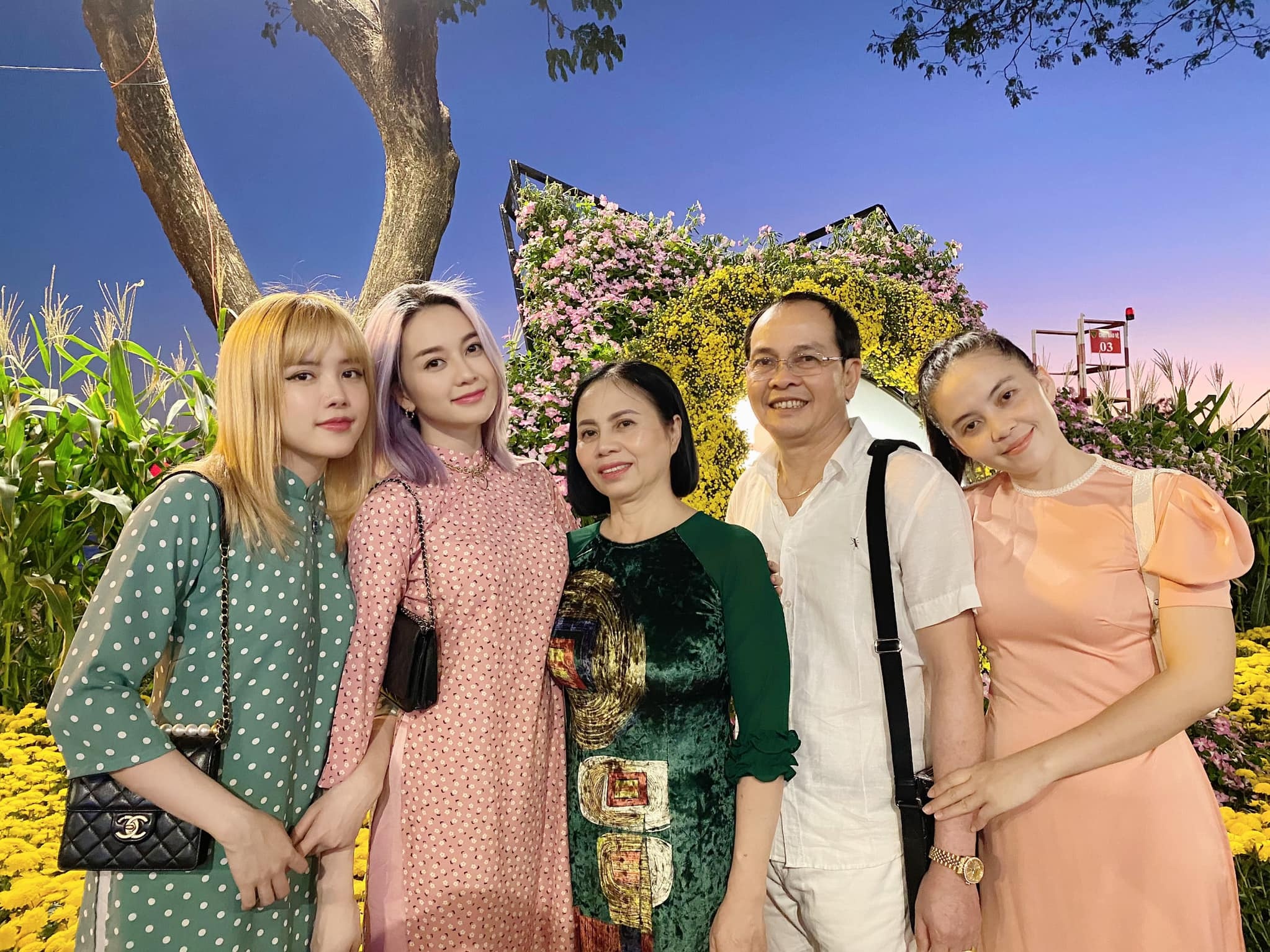 sao viet mac ao dai ngay tet anh 1