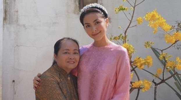 Tang Thanh Ha, Bao Anh khoe anh chup cung me dip Tet hinh anh