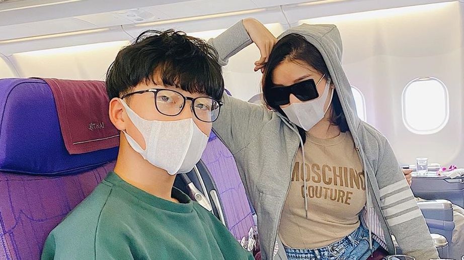 Sao Viet deo khau trang khi du lich dau xuan vi so virus corona hinh anh