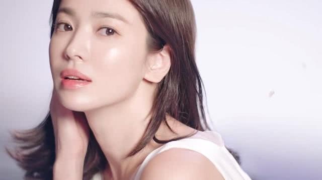 Song Hye Kyo khoe lan da cang bong khong ty vet o tuoi 39 hinh anh