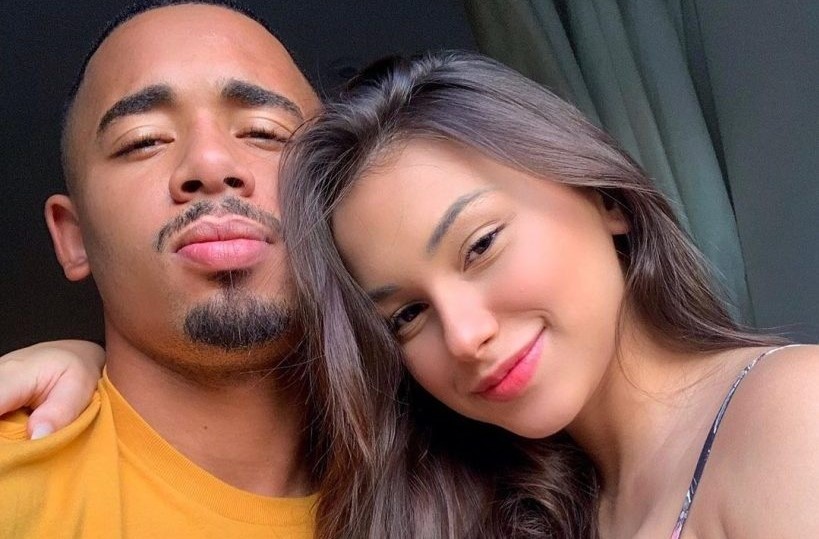 Gabriel Jesus chia tay ban gai nguoi mau qua dien thoai hinh anh