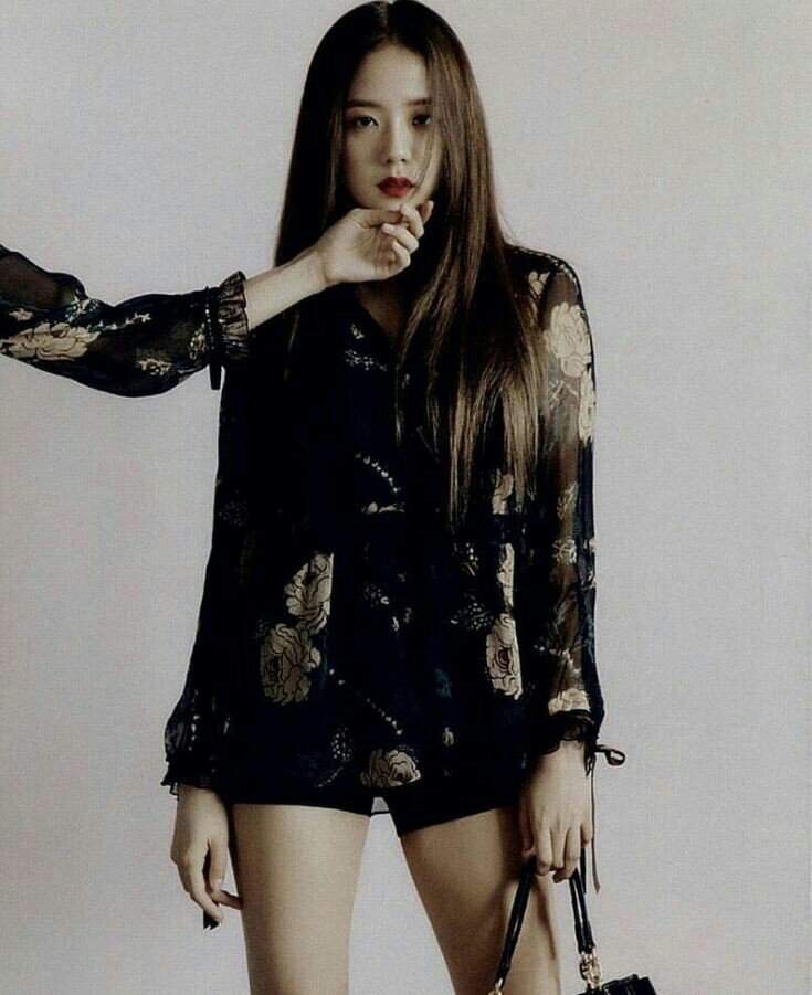 nhan sac black pink ji soo anh 10