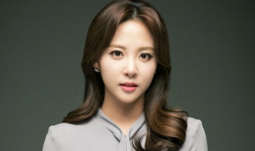 Nu MC Han Quoc nghi nhiem Covid-19 hinh anh