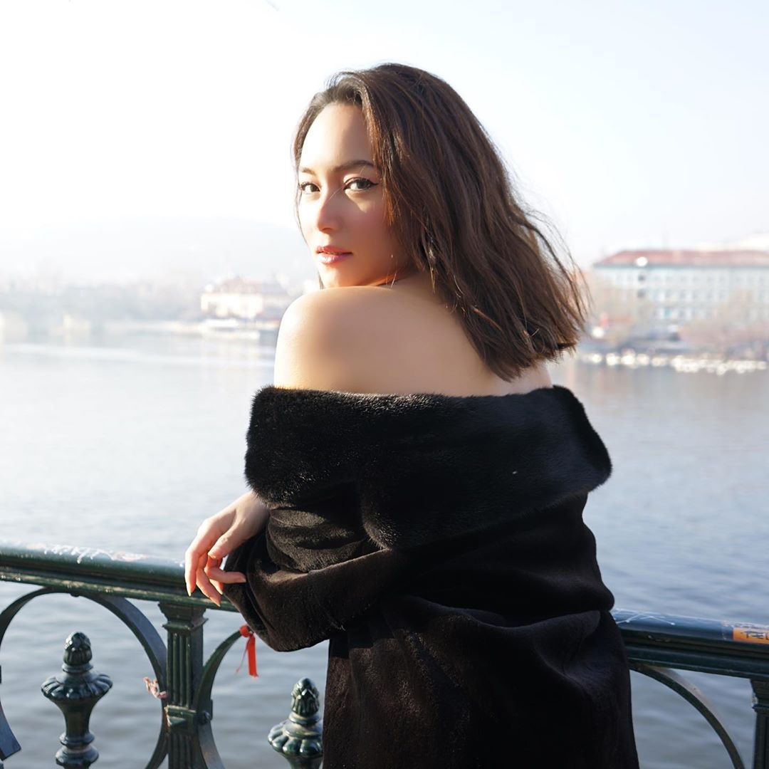 nhan sac bee namthip anh 6