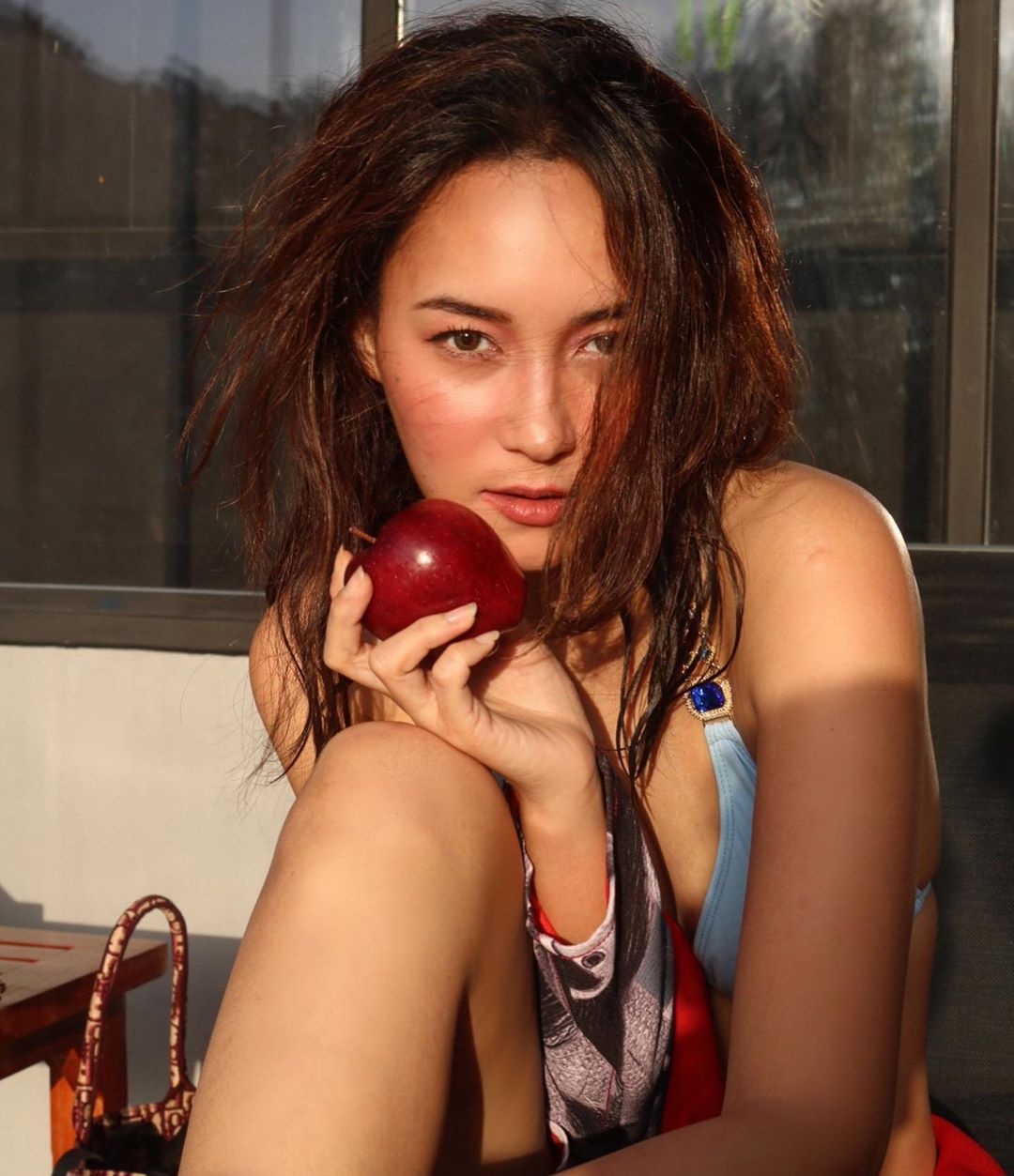 nhan sac bee namthip anh 3