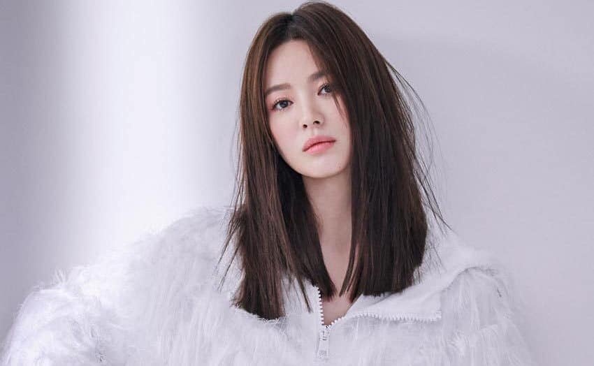 Song Hye Kyo bi chi trich vi xuat hien tren tap chi Thai Lan hinh anh