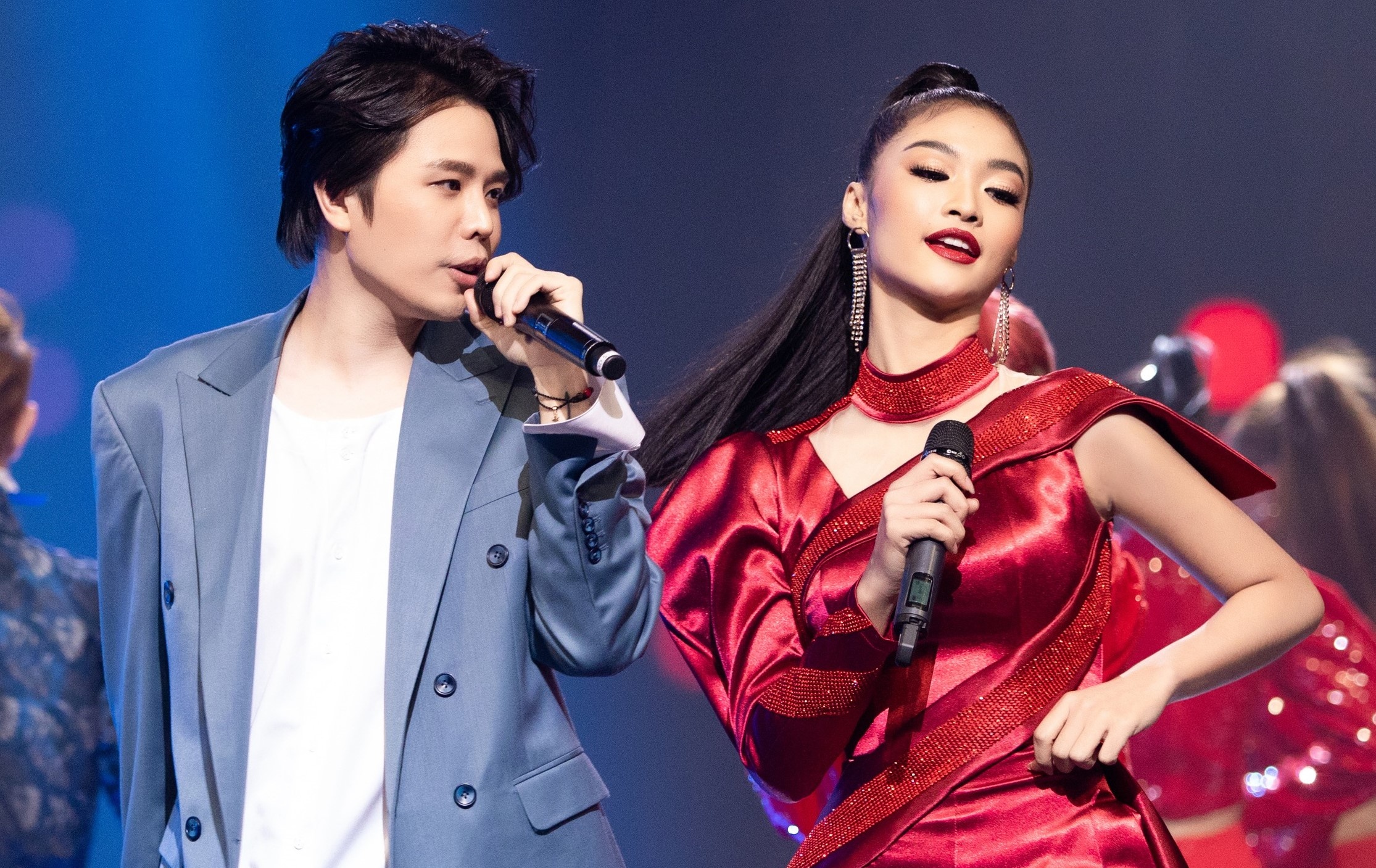 A hau Kieu Loan mac goi cam, rap 3 thu tieng cung Trinh Thang Binh hinh anh