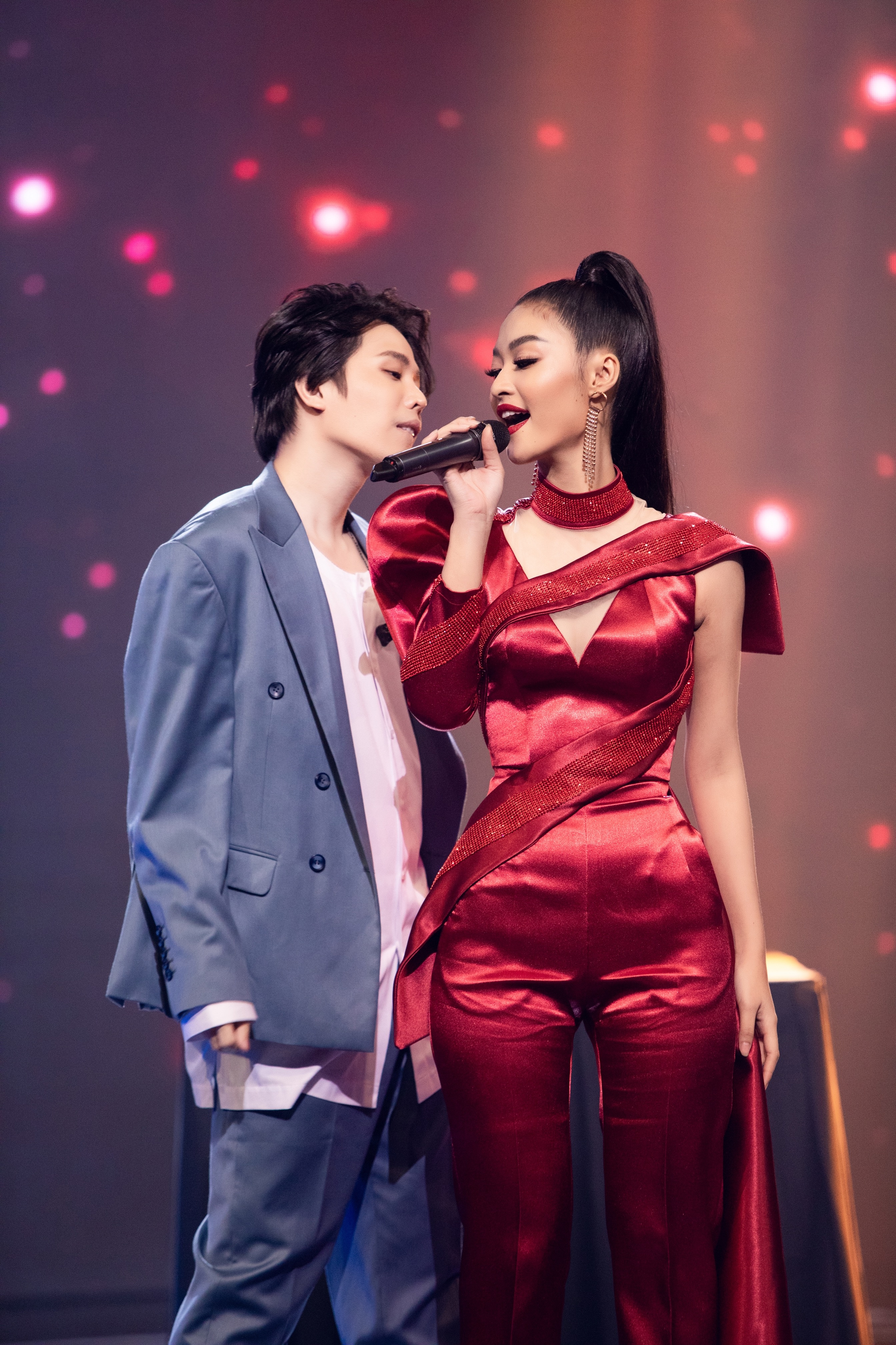 a hau kieu loan doc rap anh 1