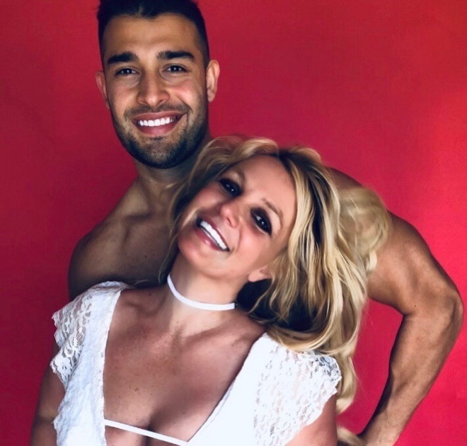 britney spears hen ho trong khach san anh 7