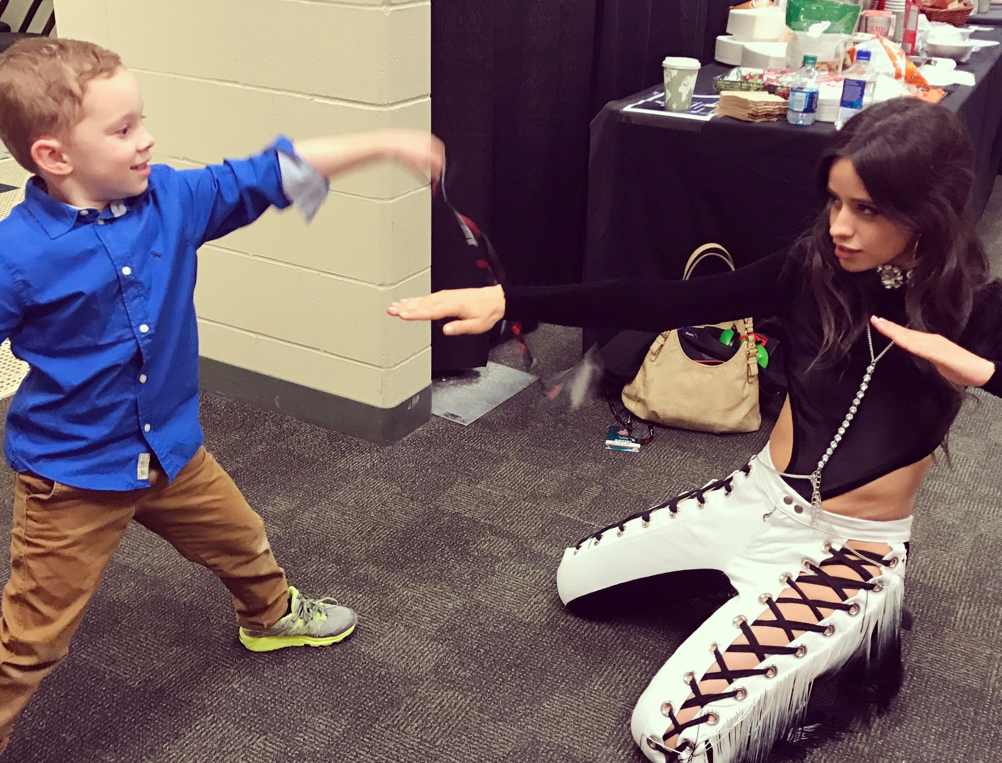 camila cabello chụp ảnh cùng Gavin Thomas  ảnh 2 camila cabello chup anh cung Gavin Thomas anh 2