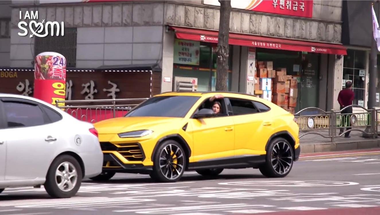 jeon somi so huu sieu xe anh 1