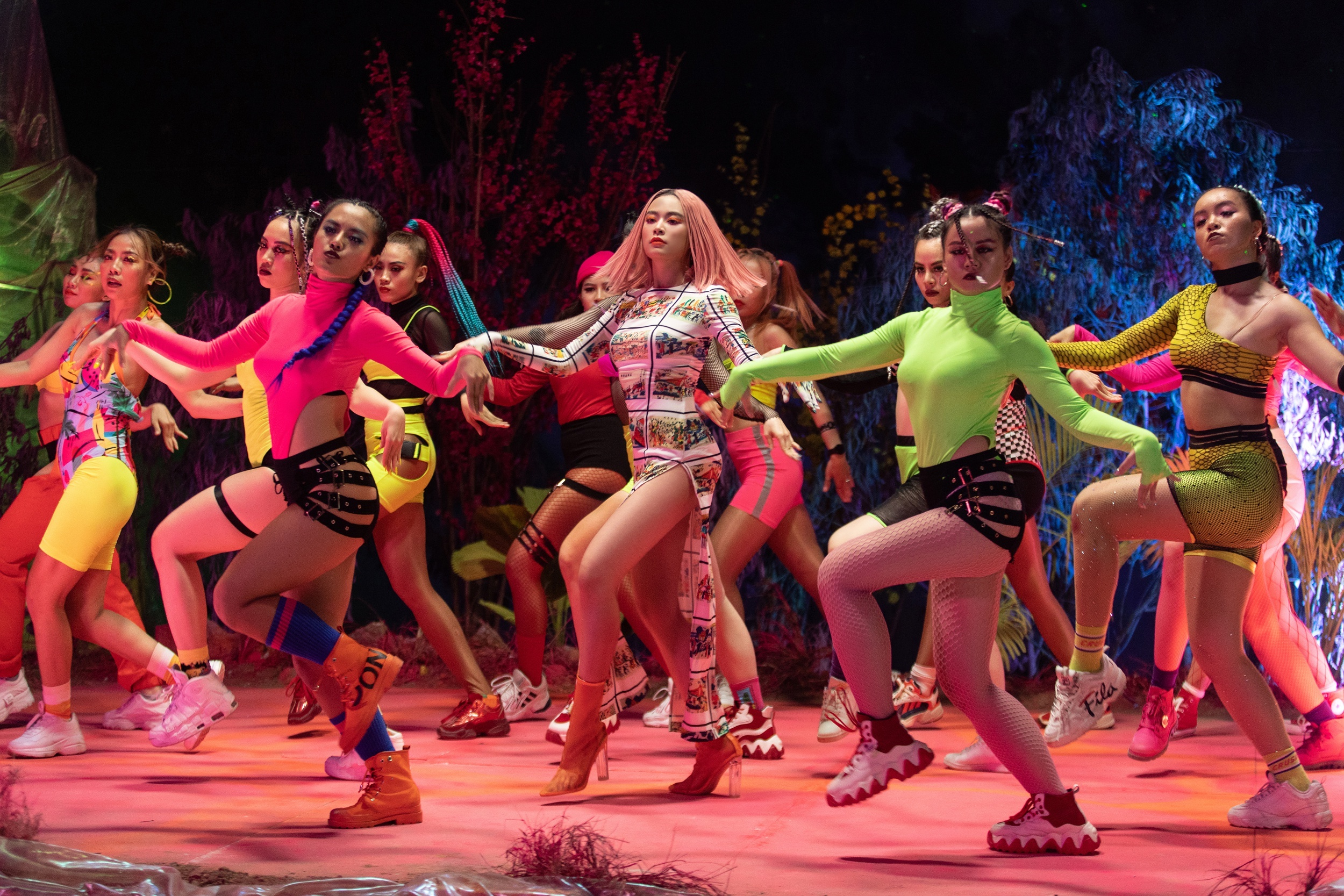 ao dai cach tan phan cam anh 1